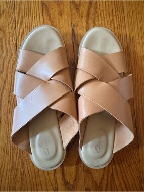 Clarks “Willow Art” Crisscross Leather Slide Sandals